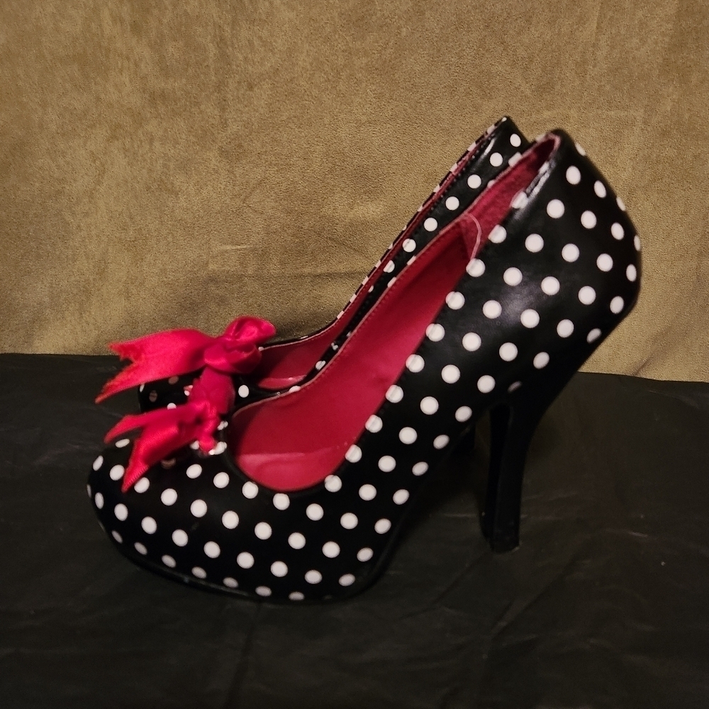 Polkadot pinup shoes